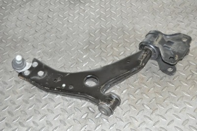 Volvo v40 2015 правая сторона нижний рычаг передний фото №1