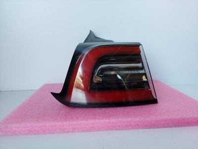 Tesla model 3 лампа ліва задня задня фото №1