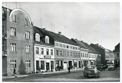 RESZEL :: Rynek - fragment - stare auta