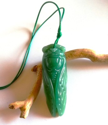 ORIENTALNY wisior, naszyjnik naturalny jadeit CYKADA