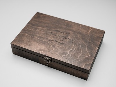 Drewniane pudełko na zdjęcia 15x23 + USB3.0 16GB