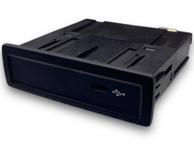 Mercedes w167 port usb 1678201402 фото №1