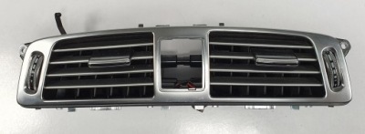 Решітка обдув середина mercedes cls w218 фото №1