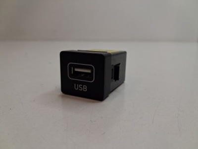 Роз'єм usb hyundai i10 96120-k6100 фото №1