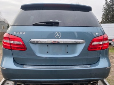 Mercedes b klasa w246 крышка багажника задний  багажника лак 894 фото №1