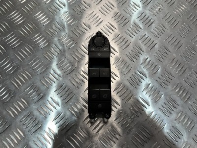 Панель окон левый перед mazda 3 bp 19- фото №1