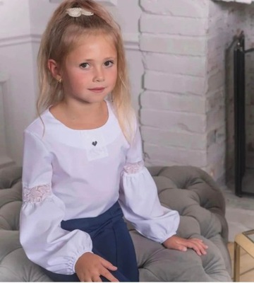 Biała bluzka dla dziewczynki z koronkową wstawką rozmiar 152