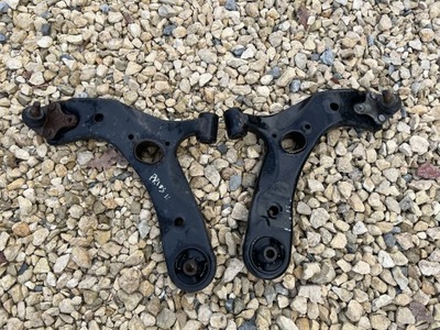 Toyota prius iii 3 plus + рычаг правый перед фото №1