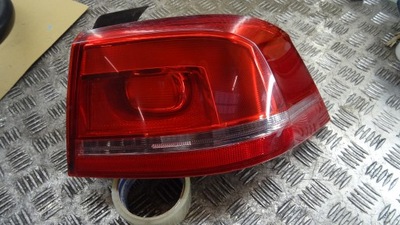 FARO DERECHA PARTE TRASERA VW PASSAT B7 BERLINA 3AE945096F INTEGRO  