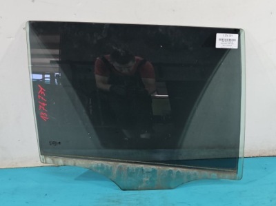 Скло двері задня права skoda superb ii kombi 08-13 фото №1