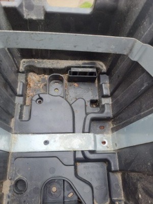 Ford fiesta mk8 2018-2021 основание аккумулятор фото №1