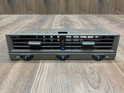 Решітка середня частини mercedes-benz оригінальний номер 1298300654 фото №1