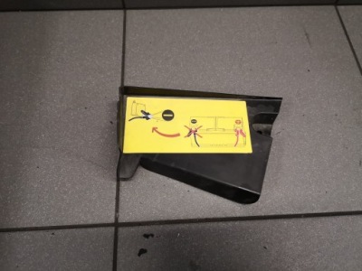 Защита клеммы минусовой audi a8 d3 4e0915429 фото №1