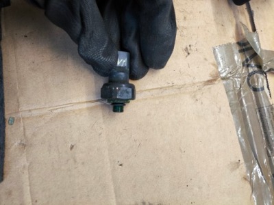 Mercedes w169 датчик тиску оливи mercedes ? фото №1