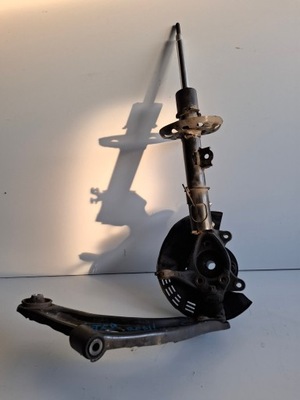 Поворотний кулак передня ліва амортизатор важіль toyota yaris cross iv фото №1