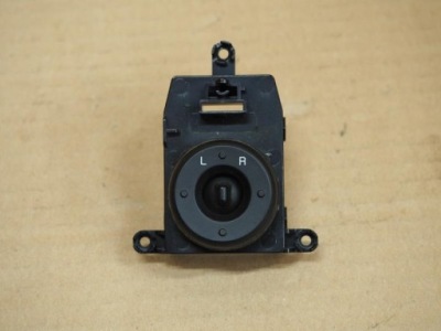 Панель управление зеркал дверь kia carens iv фото №1