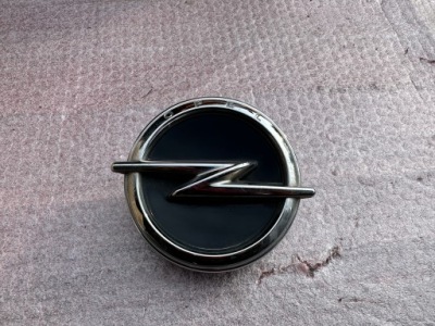 Opel corsa f эмблема крышки ручка 39185120 фото №1