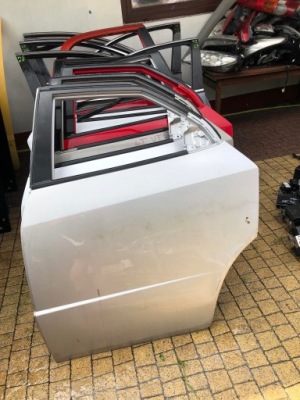 Honda civic viii ufo 06r- двері лівий задня nh700m фото №1