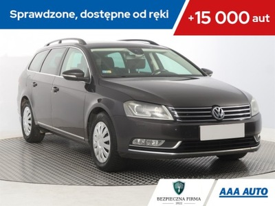 VW Passat 2.0 TDI, 1. Właściciel, Navi, Xenon