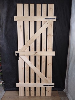 Drzwi piwniczne drewniane ażurowe 80x200 cm
