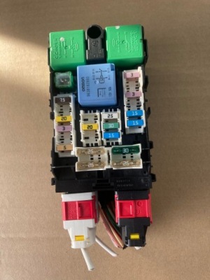 Коробка запобіжників реле peugeot 508 фото №1