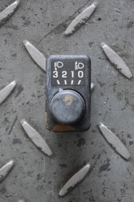 Переключатель регулировки света nissan primera p10 фото №1