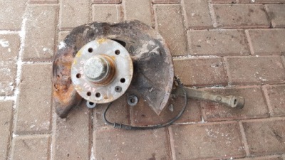 Поворотный кулак ступица передняя правый  mercedes w210 amg фото №1