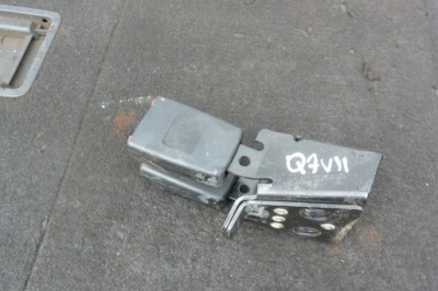 Кліпса поперечина безпеки задня подвійний audi q7 4l фото №1