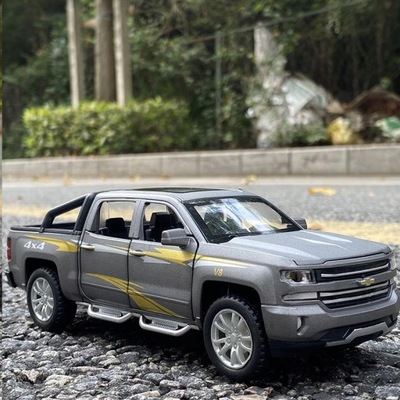 1:32 Chevrolet Silverado Pickup aluminiowy Model