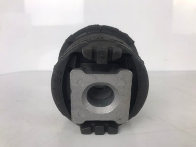 Mercedes r171 втулка задній балка подушка 96-15 фото №1