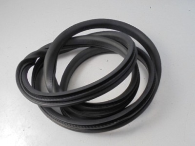 Прокладка двері правий перед jaguar e-pace 19r фото №1