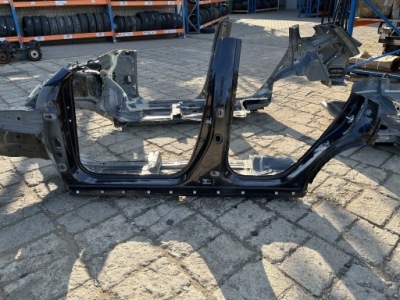 Порог левое  długo обрезанный honda zr-v zrv 23- nh821m фото №1