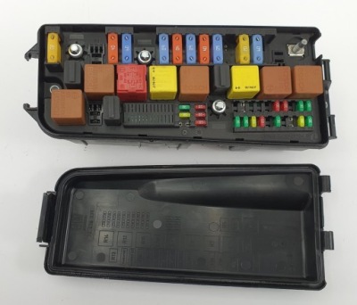 Коробка запобіжників saab 9-3 93 ii 24436039 фото №1
