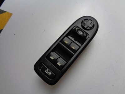 Панель вікон лівий перед peugeot 208 фото №1