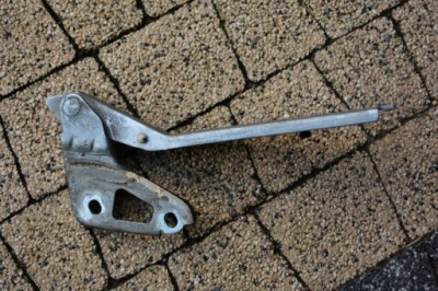 Петля капот правий audi q7 3,0tdi 4l0823302 фото №1