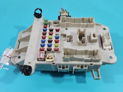Коробка предохранителей toyota rav4 ii 00- 81980-50030 фото №1