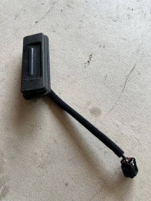 Kia stonic 17- кнопка ручка открывания крышки багажника фото №1