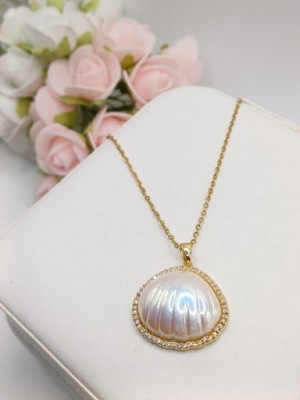 Piękny naszyjnik z perłą