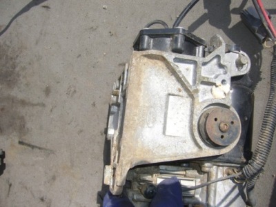 Land rover discovery iii 3 , 2.7 td v6 - кронштейн насос повітря rqu500063 фото №1