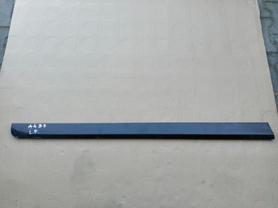 Молдинг двері лівий перед audi a4 b7 фото №1