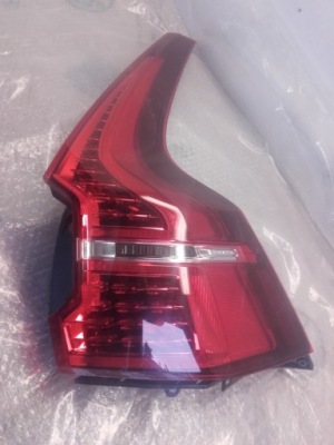 Volvo xc60 ii 2 17r- лампа права задня led 32228915 фото №1