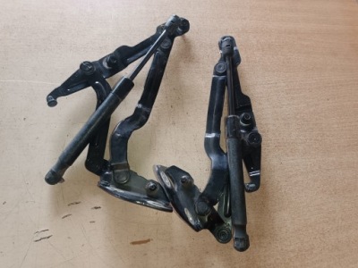 Skoda superb петля кришки багажника задня sedan фото №1