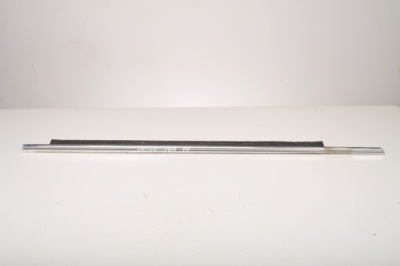 Mercedes w123 молдинг скло передня права фото №1