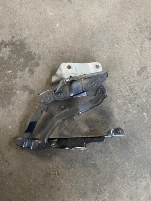 Land rover discovery v петля капот правый оригинал фото №1