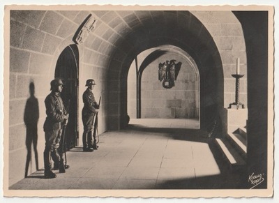 MAZURY. Warta w Mauzoleum Hindenburga - Tannenburg denkmal