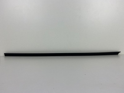 Skoda scala молдинг скло лобове права 2019- фото №1