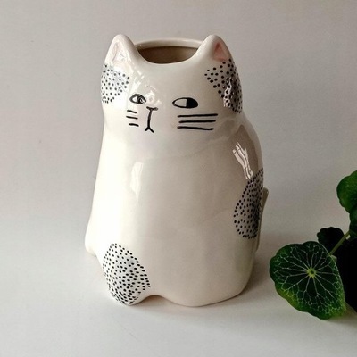 Nowoczesny wazon w kształcie kota