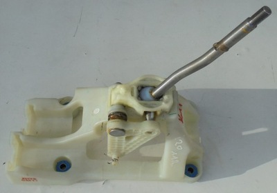 Hyundai i20 11 r 1.2 домкрат тяга переключения передач фото №1