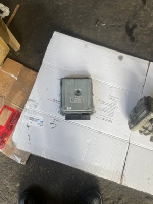 Mercedes w221 бортовий комп'ютер двигуна a6429004500 фото №1