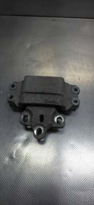 Кронштейн подушка двигуна audi q3 8u 8j0199555k фото №1